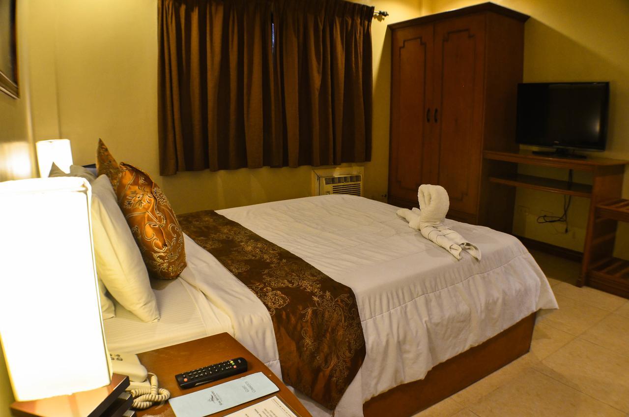 ซูบิก วอเตอร์ฟรอนต์ รีสอร์ต แอนด์ โฮเทล Hotel ภายนอก รูปภาพ
